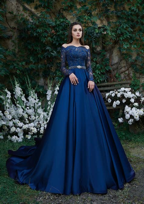 navy blue wedding outfit.